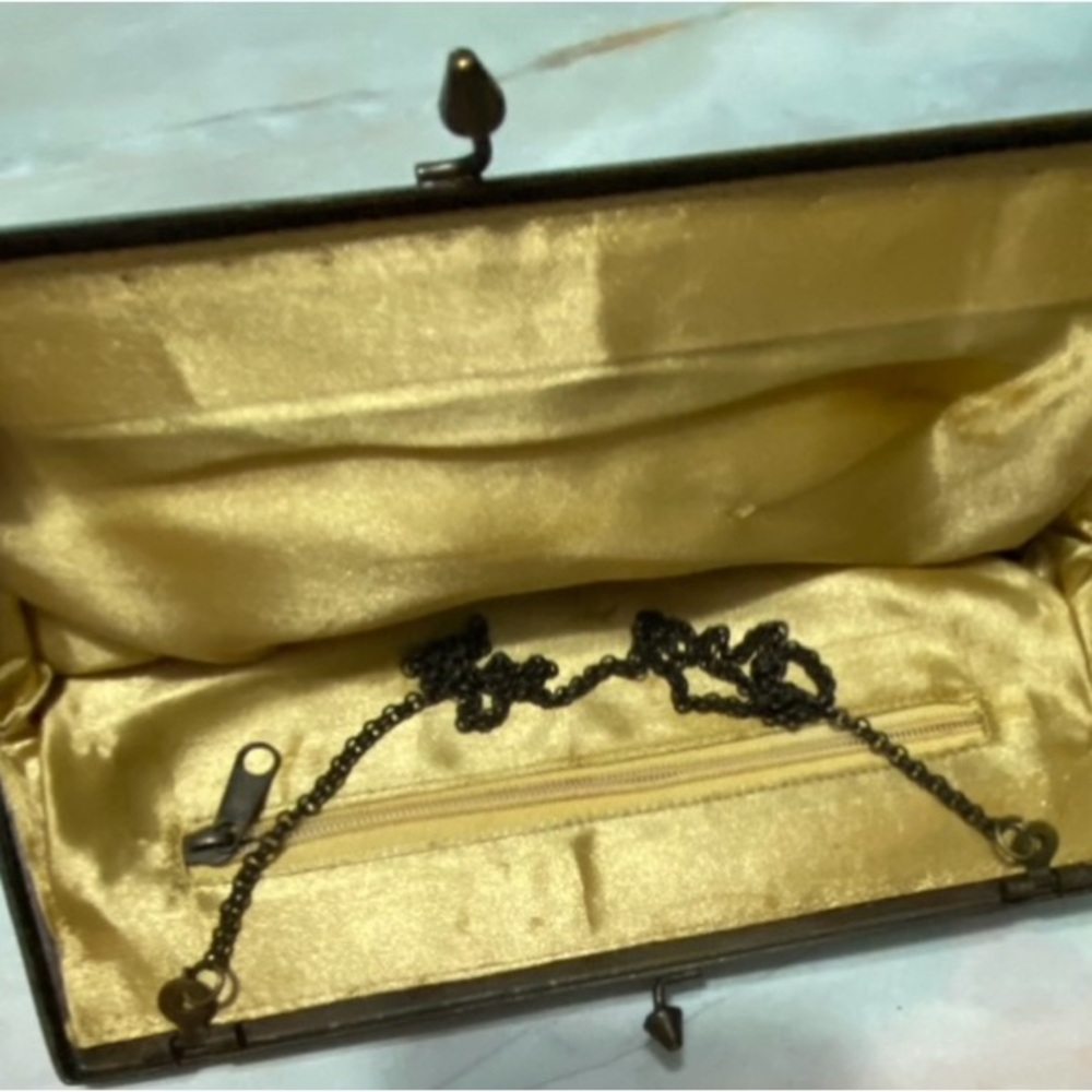 Elegant Vintage Gold Embroidered Clutch - Picture 2 of 7